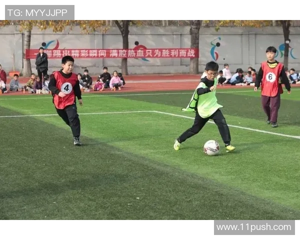 球星之子登场足球赛场 父子传承引发热议精彩比赛引关注