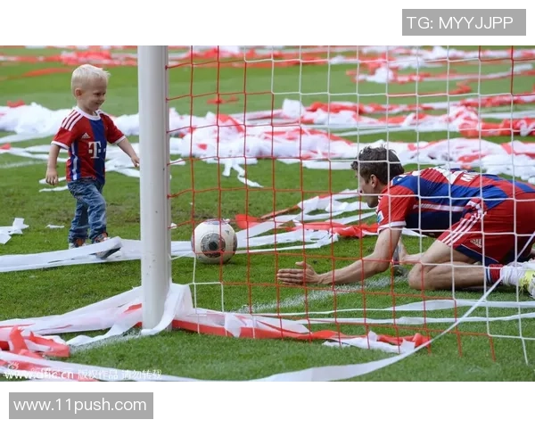 盘点那些从婴儿照到巨星舞台的足球传奇成长故事