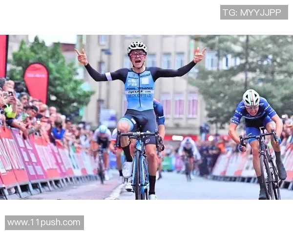 足球巨星情系故乡捐资助力青少年足球梦想成长之路